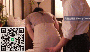 看着自己的老婆被男上司玩弄也无能为力真够废物的