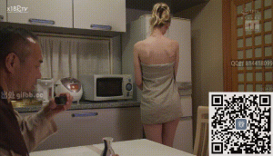 儿子娶一个老外当老婆可把老爹羡慕坏了，垂涎自己的儿媳妇