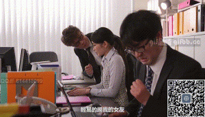 女朋友和男友在同一个公司上班，她被男上司调戏自己却无能为力