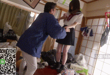 GIF剧情图解3出处，独居的猥琐大叔老光棍，看到制服美少女太饥渴了-解解图解