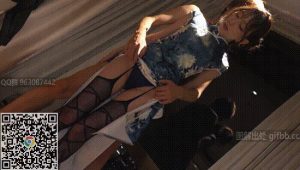 穿着旗袍汉服 黑丝过膝袜，兼具性感与古典美，没想到私底下那么的反差