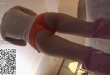 前凸后翘的短发妹子，白皙的屁股傲人的身材，身穿各种短裤短裙，太销魂了-解解图解