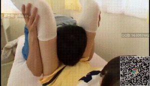 迷人的丝袜绝对领域，拥有业界第一修长美腿，在学校里总是能吸引同学的眼球③