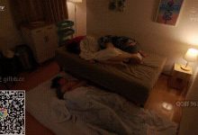 和男朋友一起参加一个同学聚会，男友喝醉后，女朋友让别人给搞了-解解图解