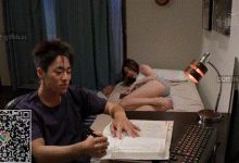 GIF剧情图解3出处，女同学天天到我家找我玩，这个姿势还让我怎么专心学习-解解图解