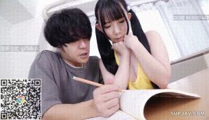 皮肤白皙、黑发、身材娇小的妹妹 总是向我展示了各种不设防的诱惑姿势