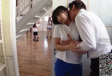 学校里面话剧社的女学员，长相甜美可爱，被猥琐男老师侵犯，渐渐地沉浸其中-解解图解