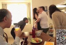 GIF剧情图解3出处，极品嫩妹便宜老头子了，丝袜眼镜妹够诱惑，好瘦的双马尾呀-解解图解
