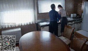 人妻与丈夫结婚两年了，丈夫到叔叔经营的公司上班。人妻和叔叔勾搭在一起享受快感