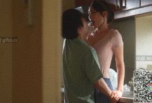 GIF剧情图解2出处，卫生间玩水最有情趣了，肉丝女秘书睡着了也不放过-解解图解